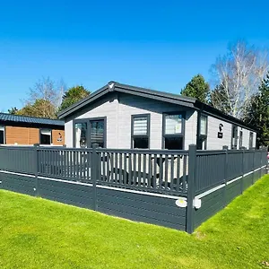 Black Moorhen With Hot Tub Holiday home York